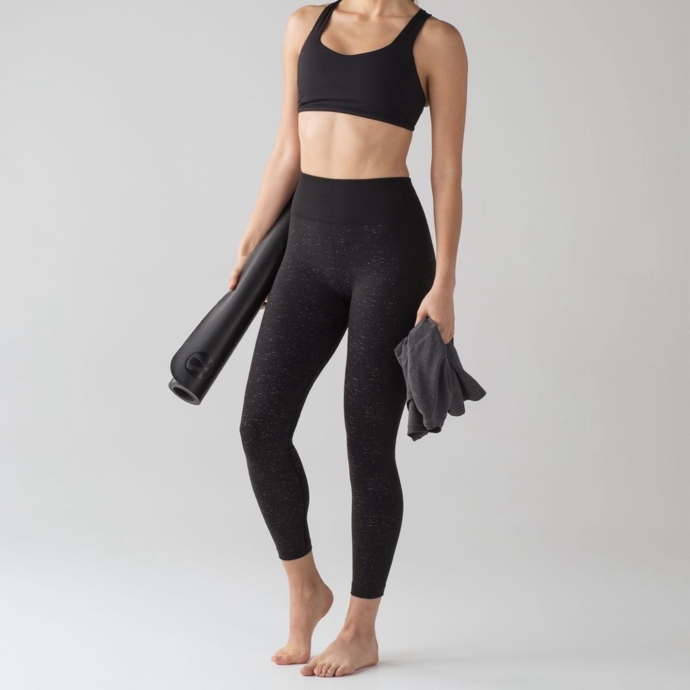 Lululemon Free To Flow 7/8 Tight Black / White (Size 6)